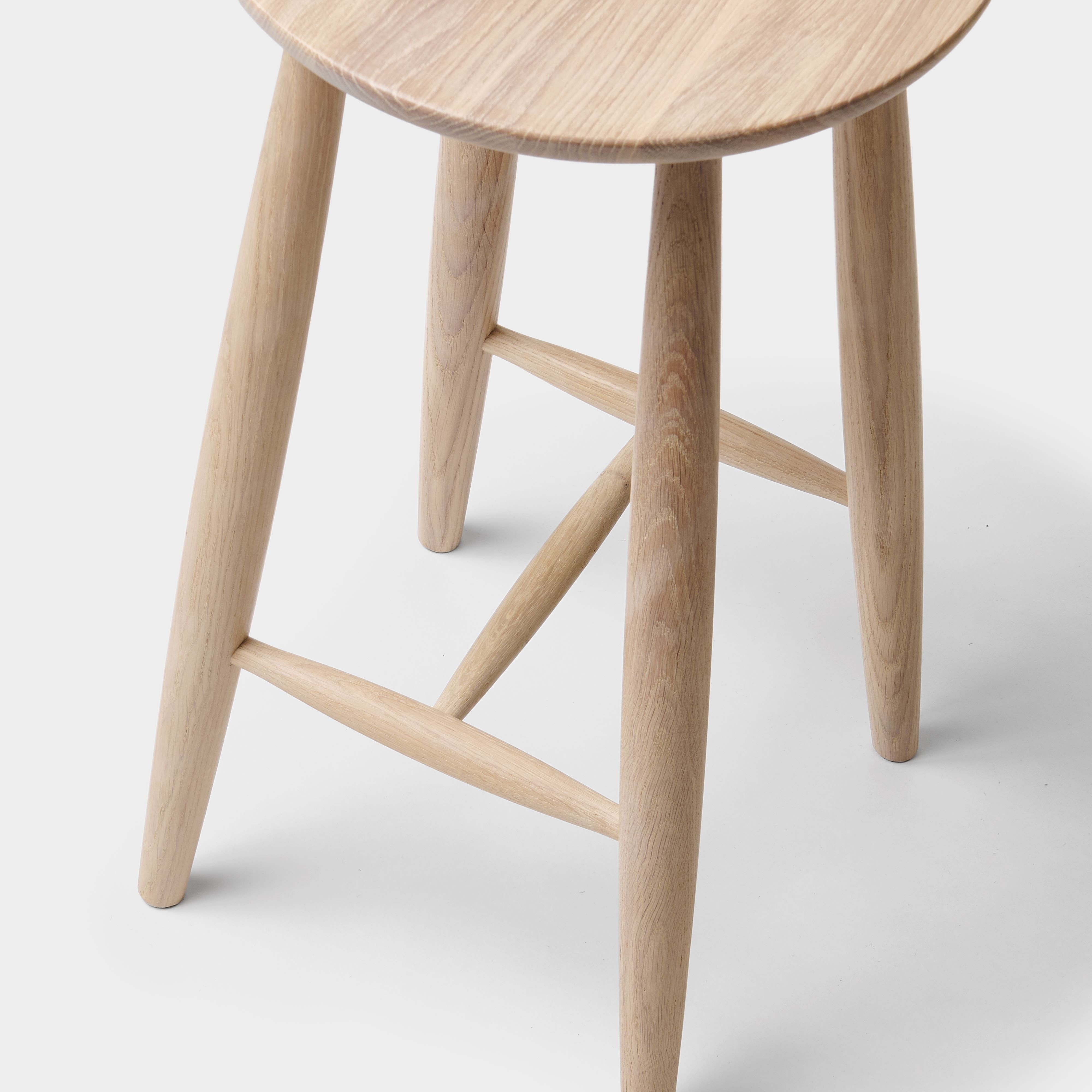 Pinn stool round high Oak