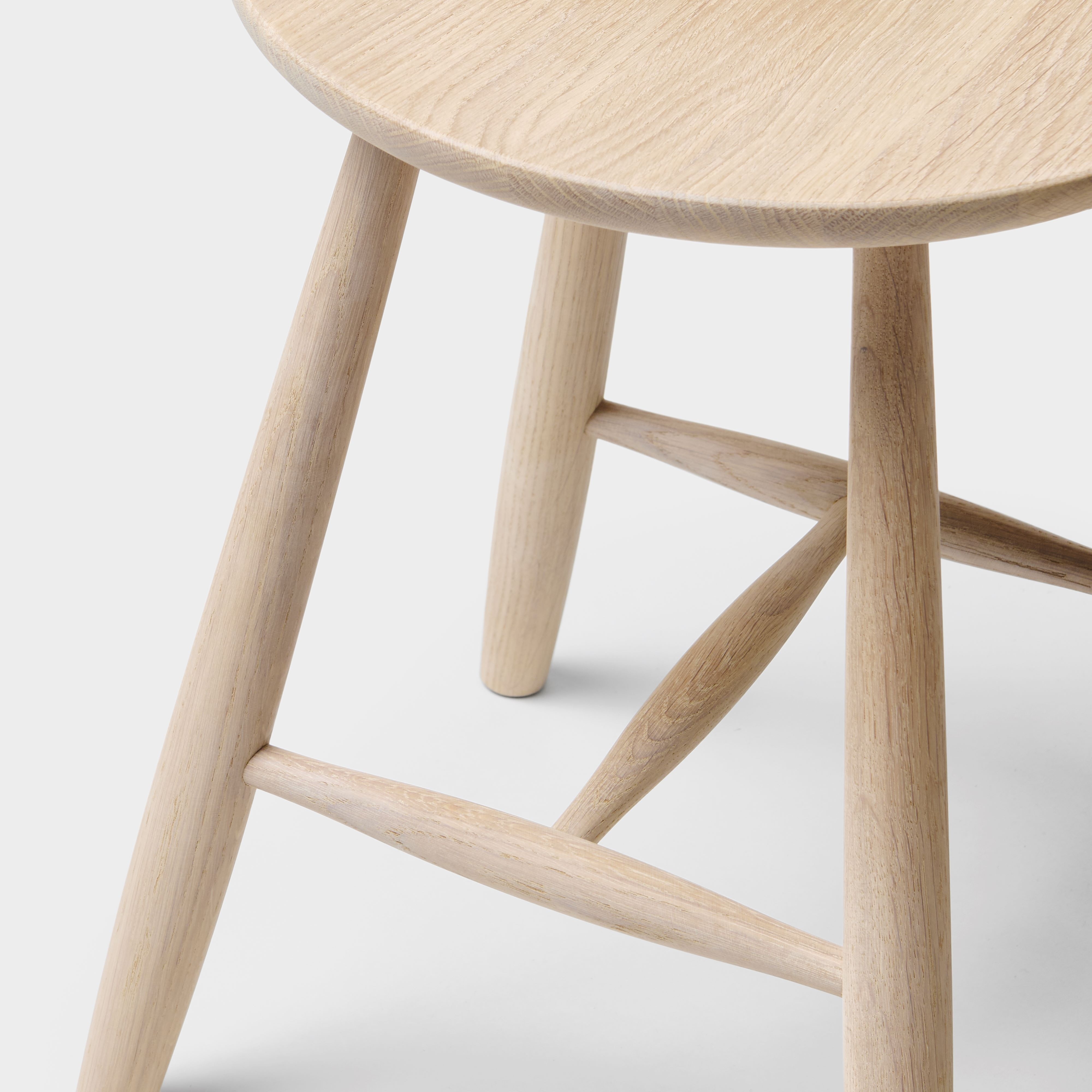 Pinn stool round Oak