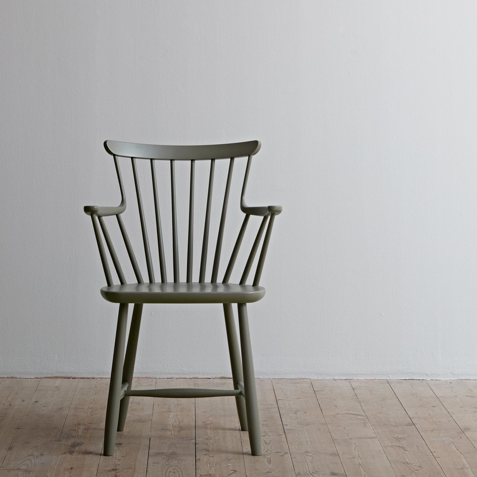 Pinn armchair Lacquer colour