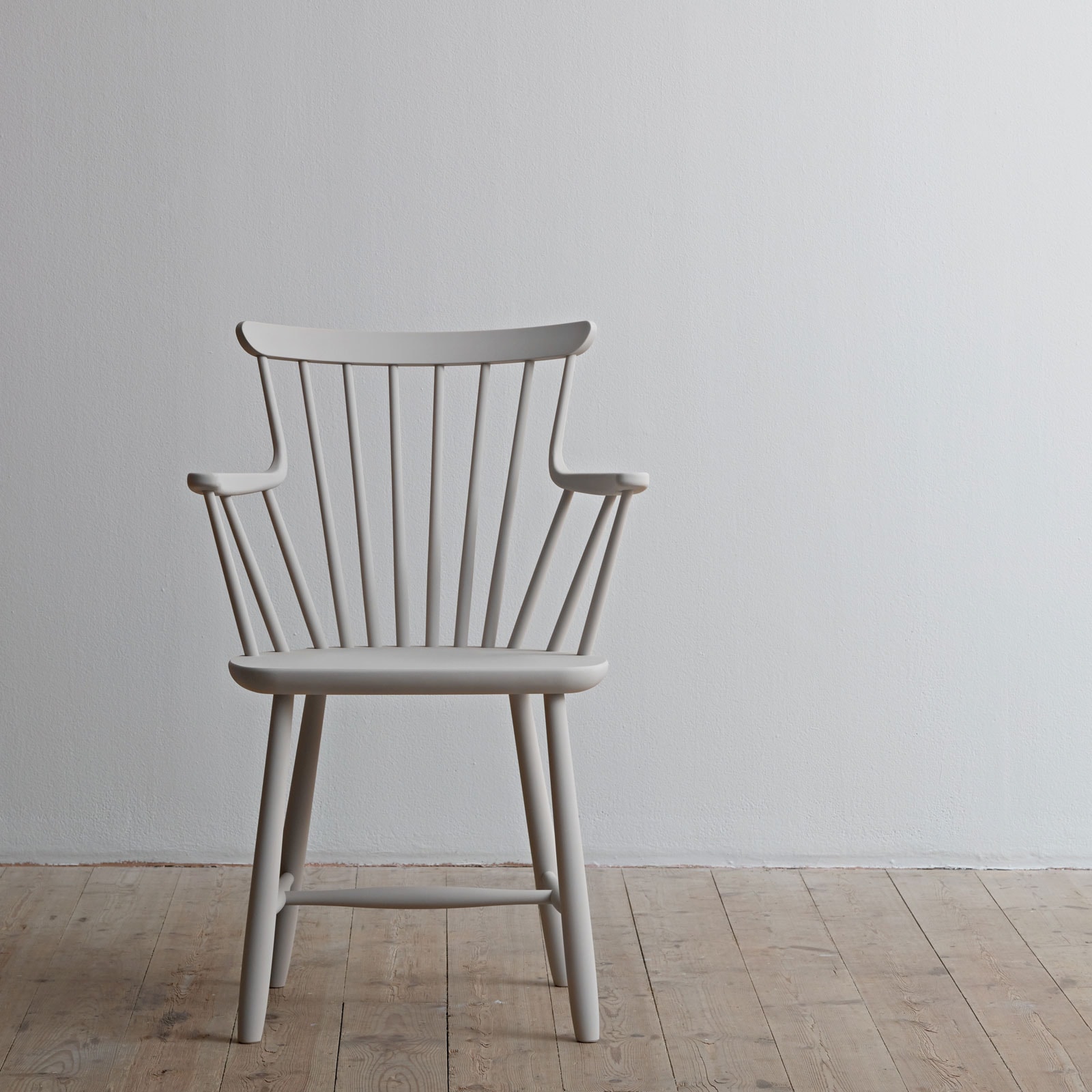 Pinn armchair Tempera colour