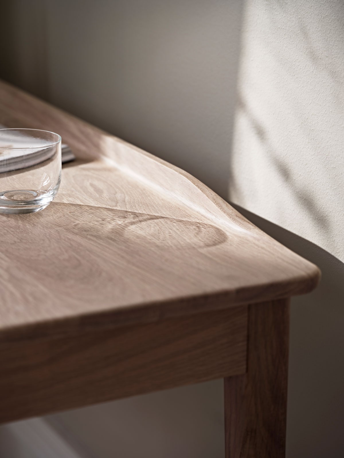 Fine-Edged Desk Oak 52x122 cm
