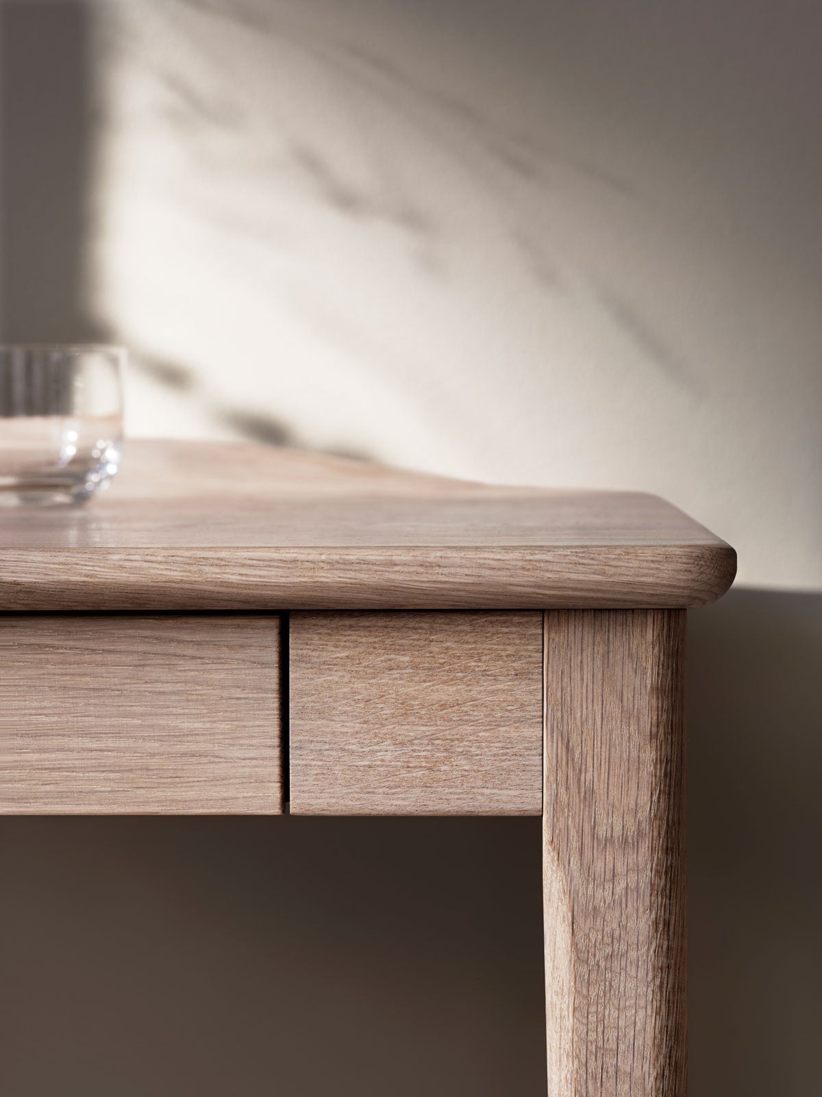 Fine-Edged Desk Oak 52x122 cm