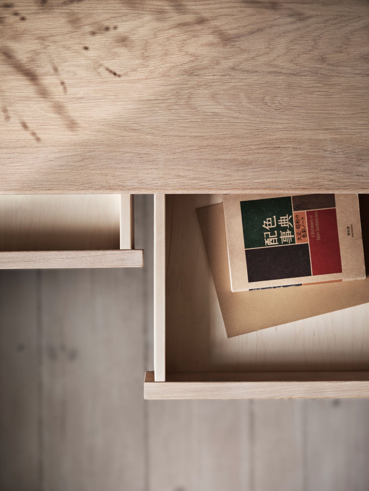 Fine-Edged Desk Oak 52x122 cm