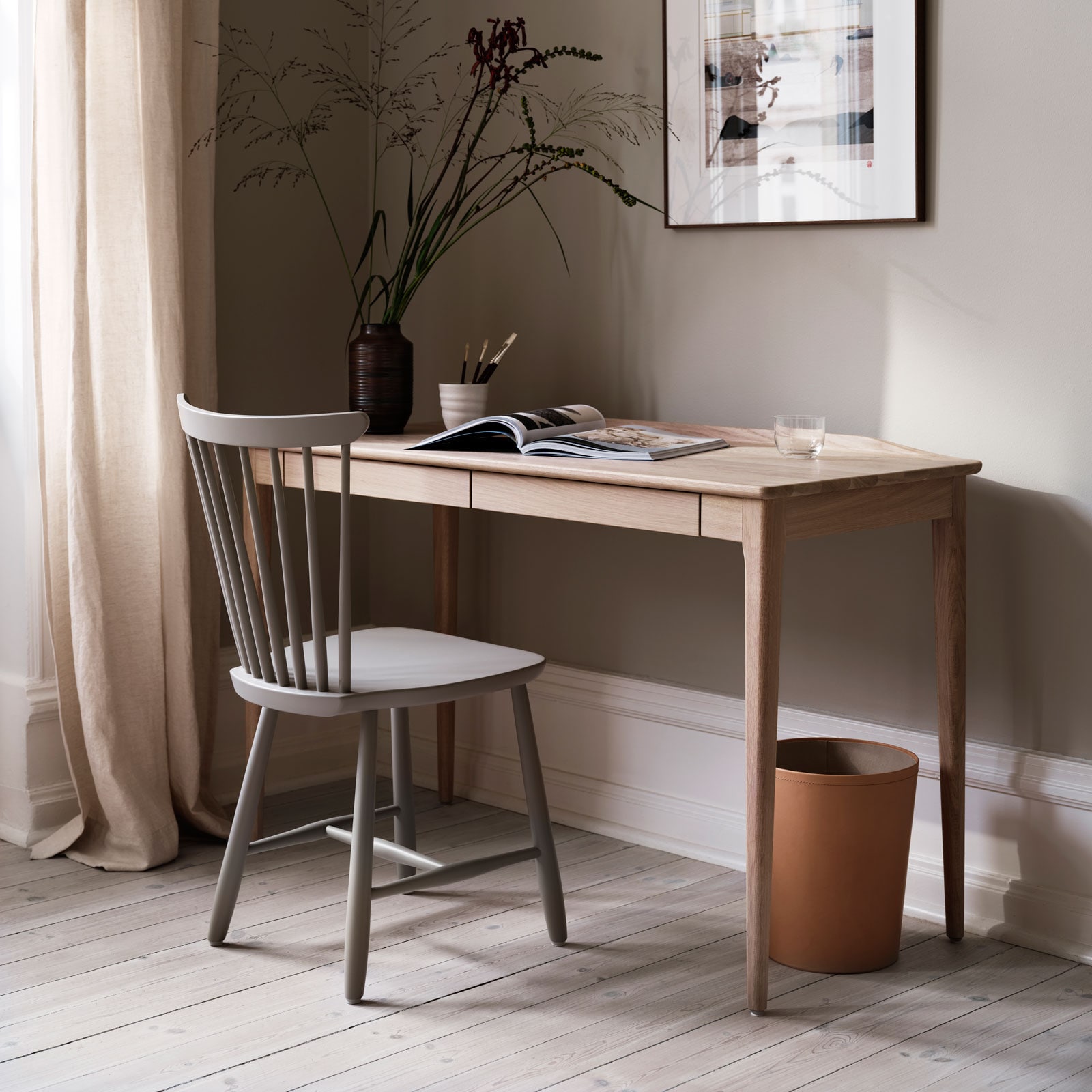Fine-Edged Desk Oak 52x122 cm